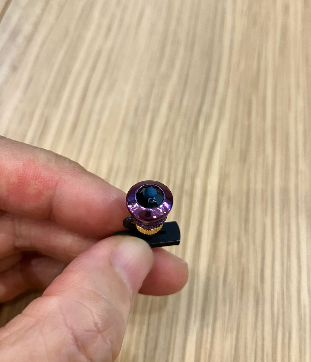 Purple and black solitaire tuner Luxitune X Dr.Viola Voilá